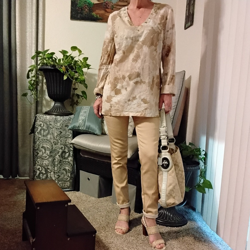 Michael Kors Women's Beige Print Tunic Top Gold Grommet V-Neck 3/4 Sleeve Medium